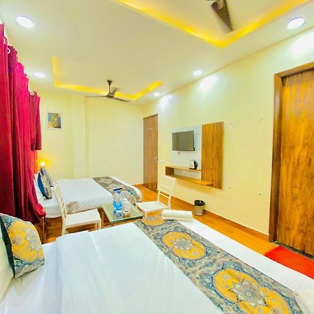 Hotel Holiday First 300 Meter From Golden Temple Amritsar Exterior foto