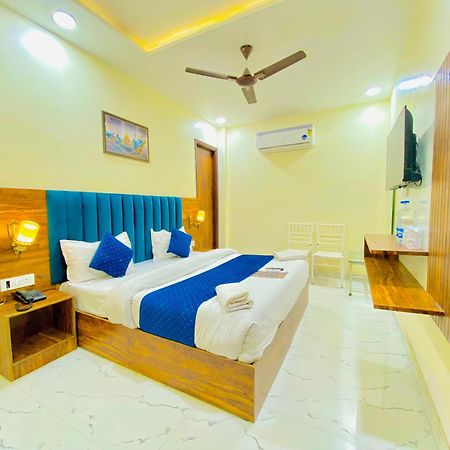 Hotel Holiday First 300 Meter From Golden Temple Amritsar Exterior foto