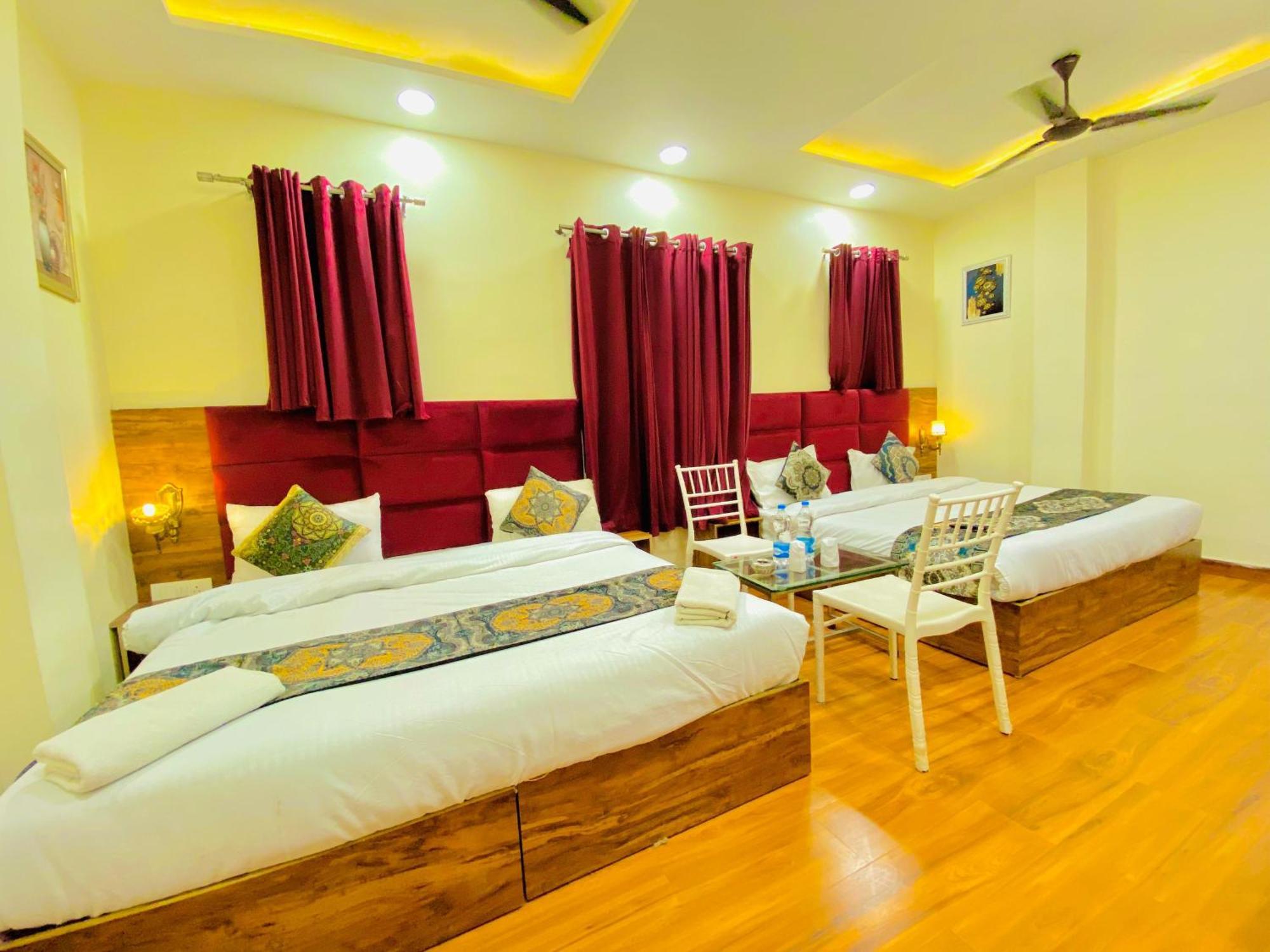 Hotel Holiday First 300 Meter From Golden Temple Amritsar Exterior foto