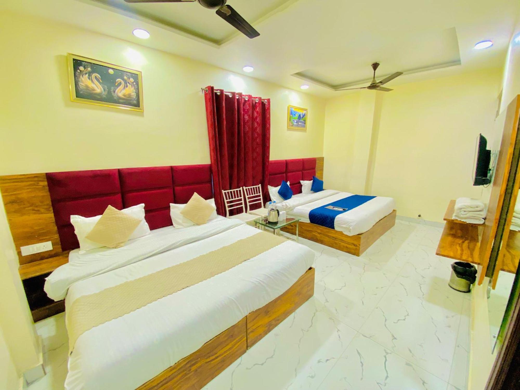 Hotel Holiday First 300 Meter From Golden Temple Amritsar Exterior foto