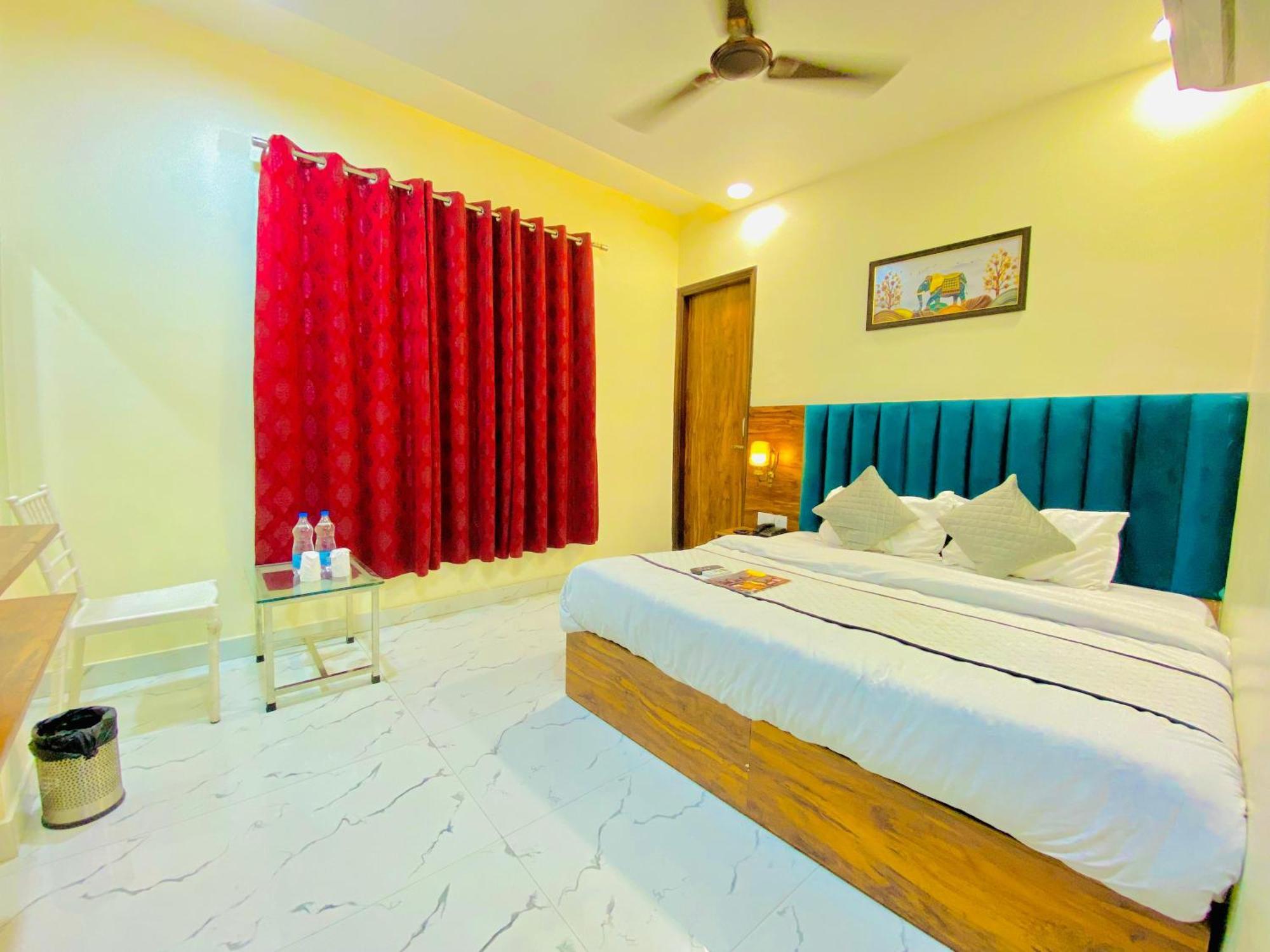 Hotel Holiday First 300 Meter From Golden Temple Amritsar Exterior foto