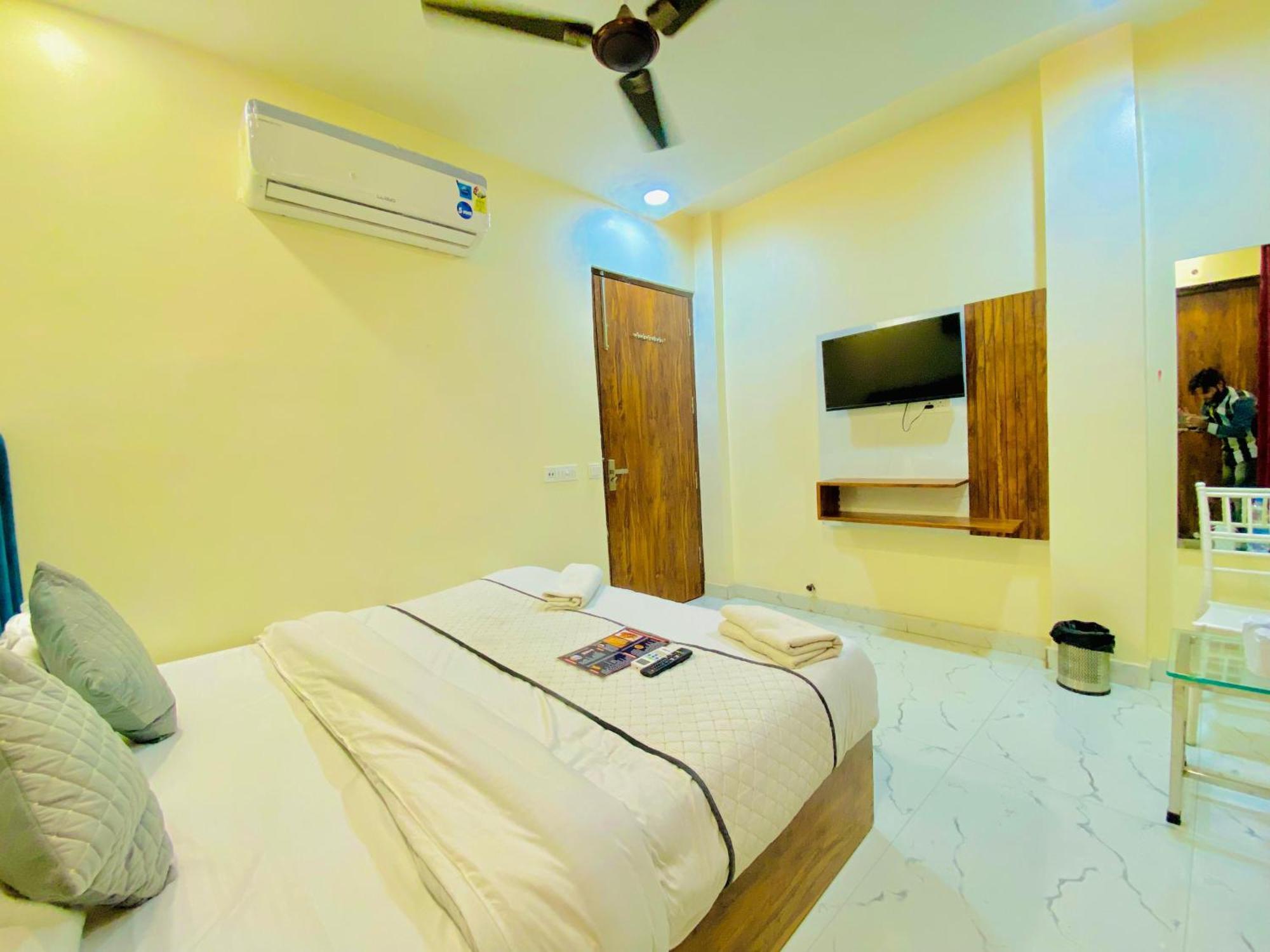 Hotel Holiday First 300 Meter From Golden Temple Amritsar Exterior foto