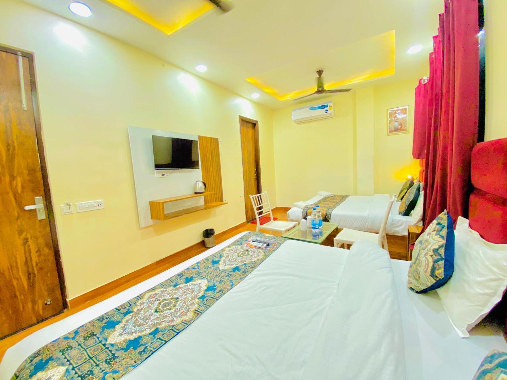 Hotel Holiday First 300 Meter From Golden Temple Amritsar Exterior foto