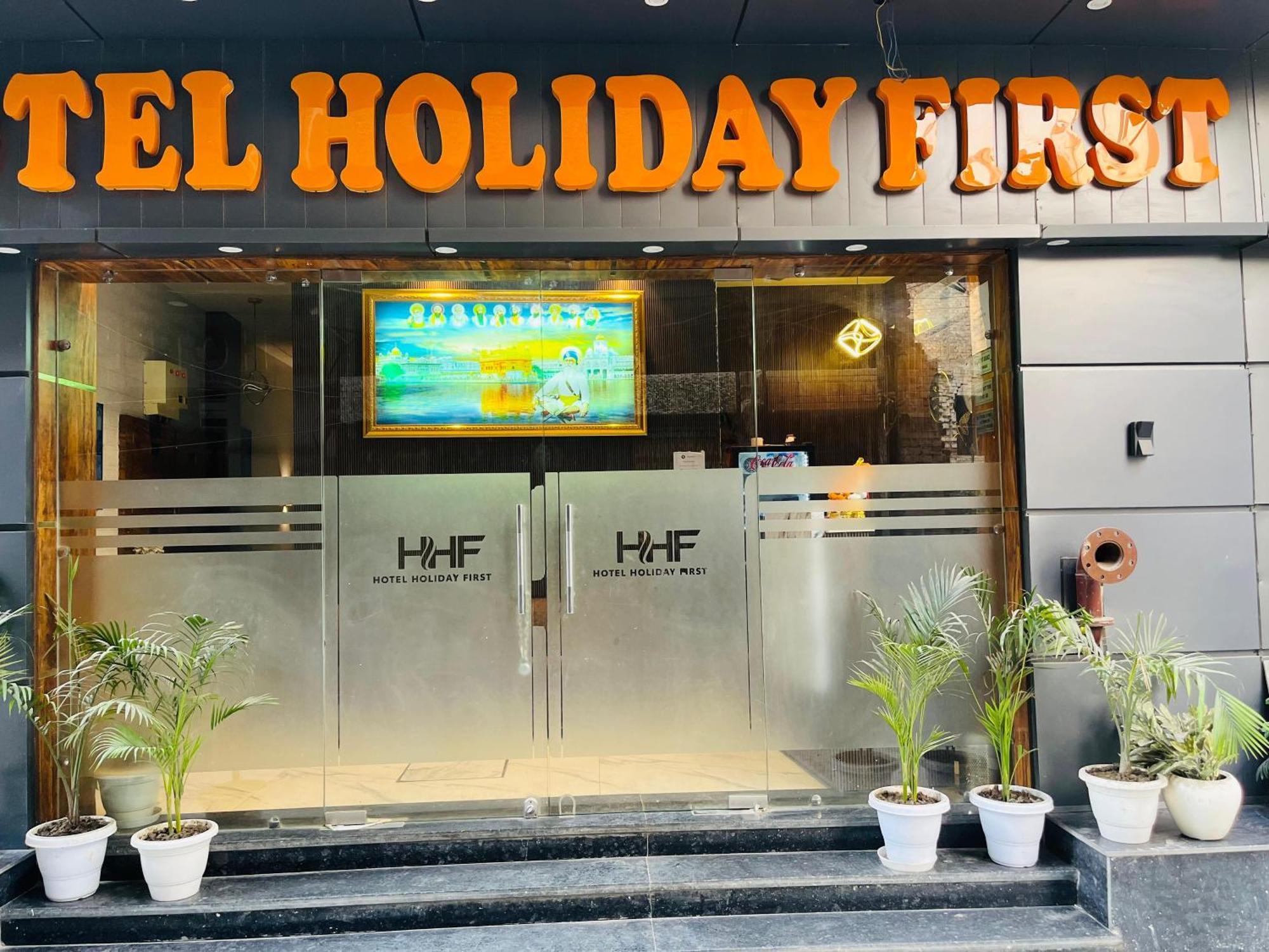 Hotel Holiday First 300 Meter From Golden Temple Amritsar Exterior foto