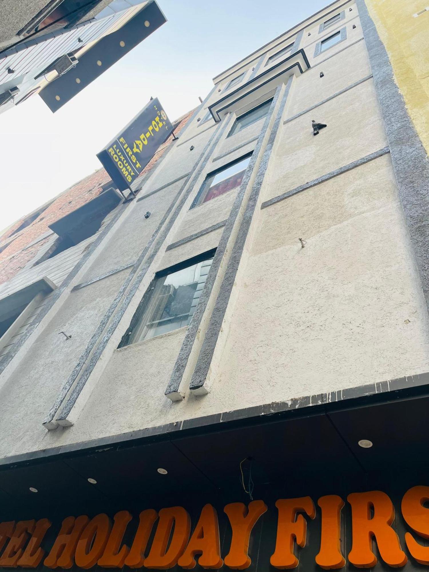 Hotel Holiday First 300 Meter From Golden Temple Amritsar Exterior foto
